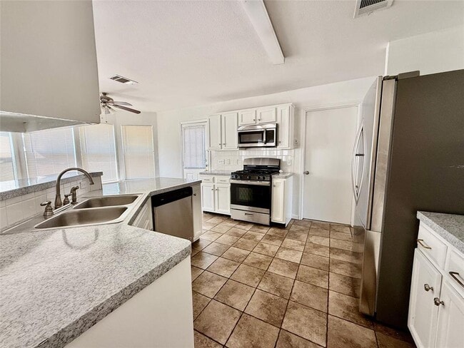 Building Photo - 1531 Arusha St Rental
