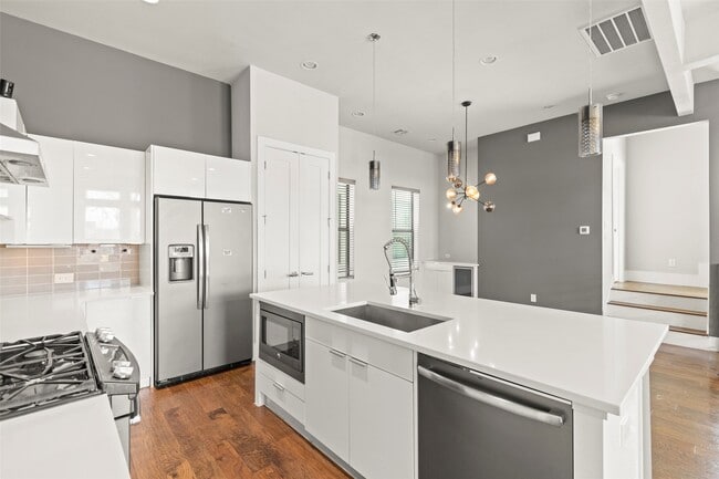 Building Photo - 1613 Wheeler Ave Rental