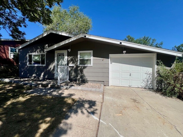 Building Photo - 614 E Ohio St Rental