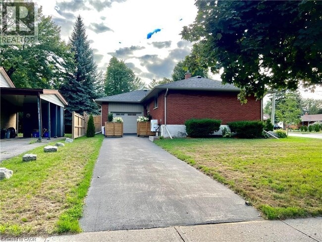 Photo - 213 Union St E