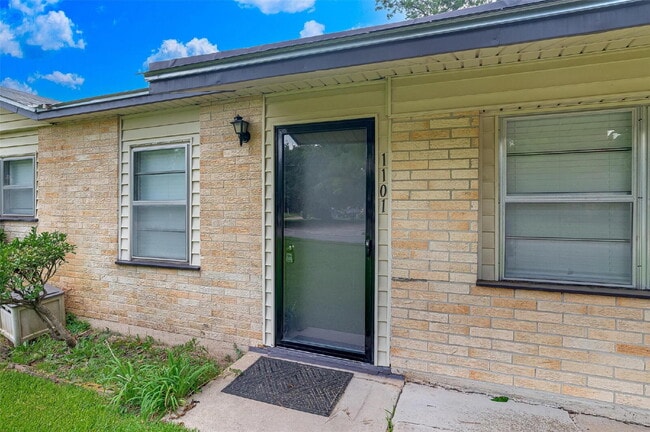 Photo - 1101 Shirley Ln