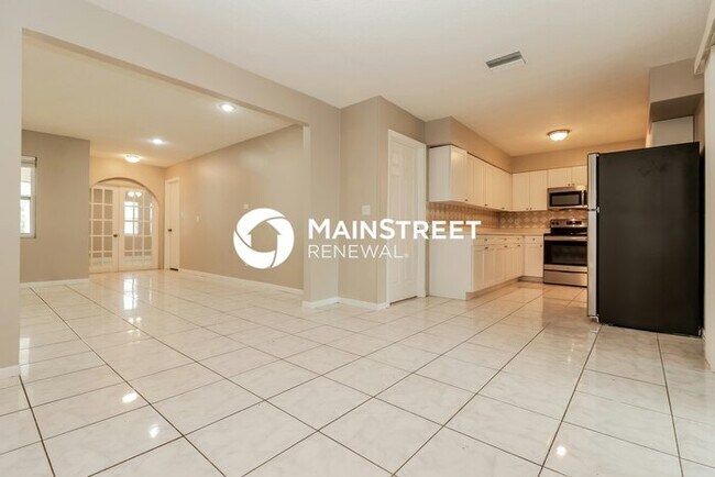 4 Bedroom Pet-Friendly Home in Tarpon Springs, FL with Main Street Renewal