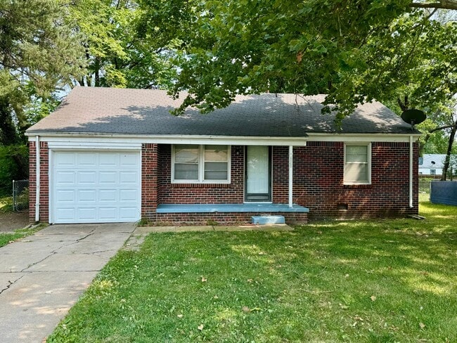 Building Photo - 2 Bedroom 1 Bathroom House