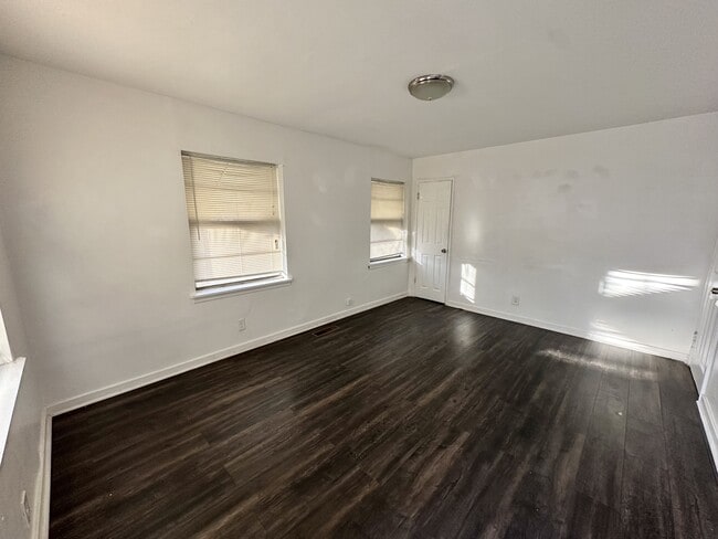 Photo - 2009 Hollins Dr