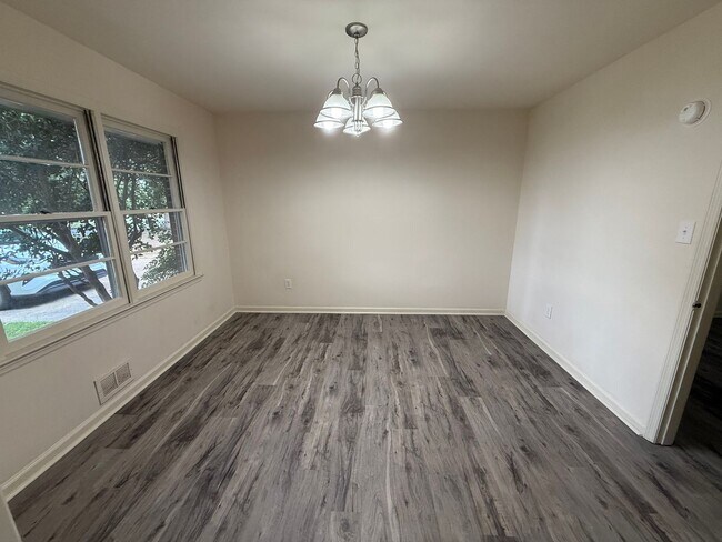 Photo - Spacious 3 Bedroom House