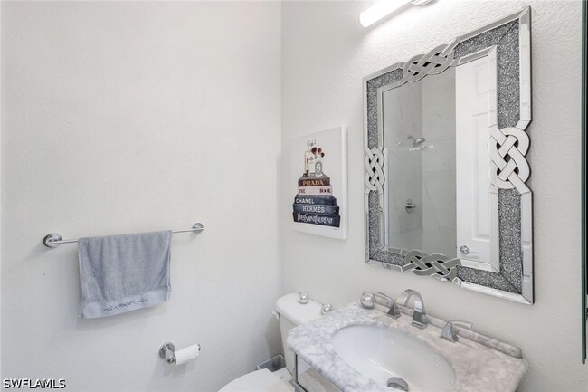 Building Photo - 22660 Fairlawn Ct