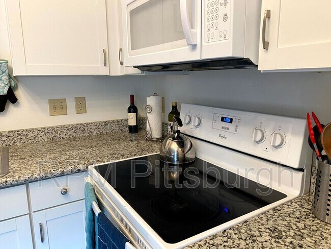 Photo - 3271 Niagara Square