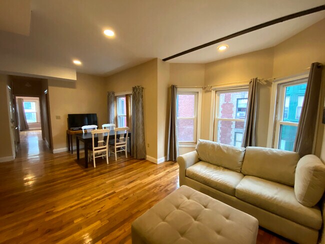 Photo - 1031 Tremont St Unidad 4