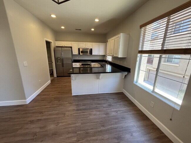 Photo - 3 Bed 3.5 Bath Summerlin - MOVE IN SPECIAL