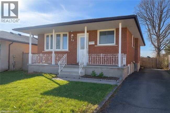 Photo - 14 Grenadier Rd