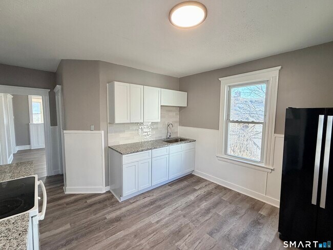 Photo - 696 Main St Unit 2