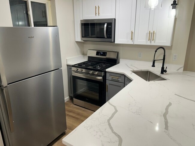 Building Photo - 301X Dupont Ave