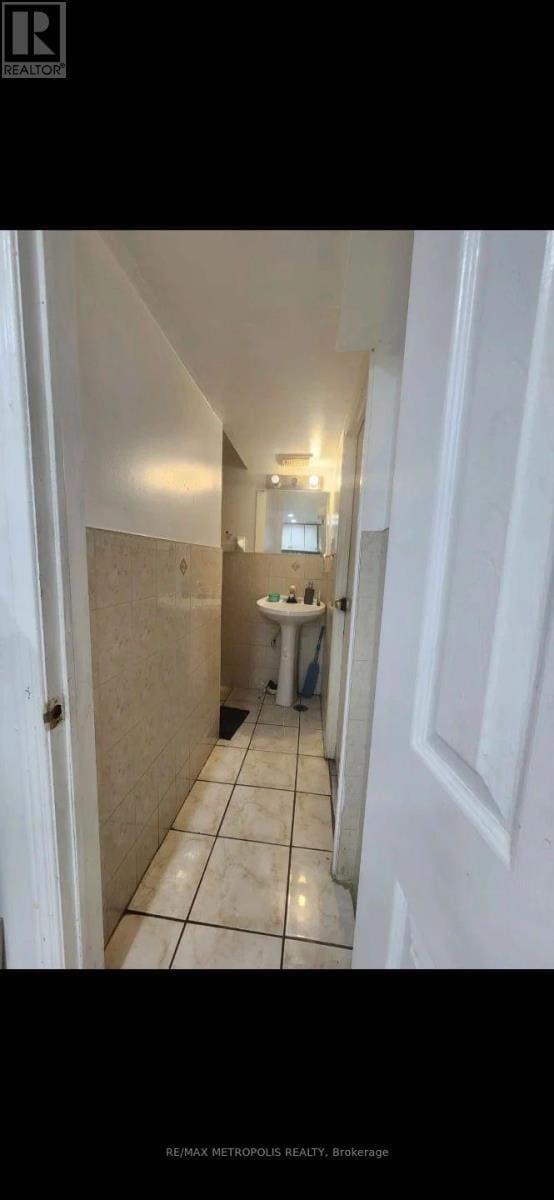 Photo - 3244 Lawrence Ave E