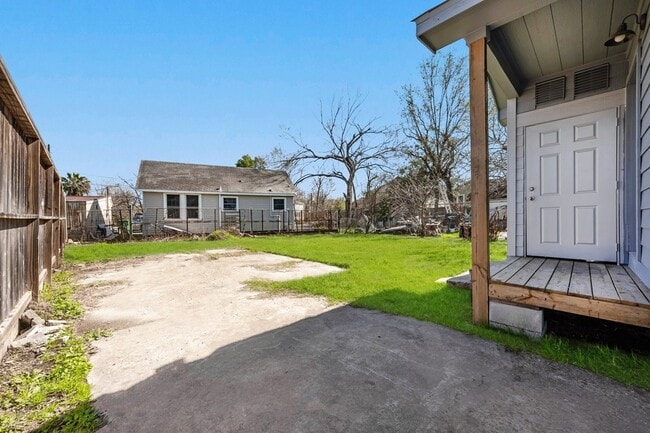Photo - 214 N Hagerman St