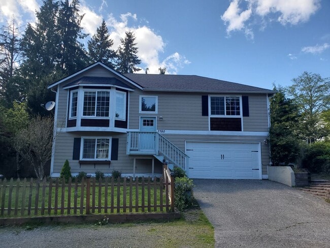 Building Photo - 3 Bedroom Home With Fenced Yard