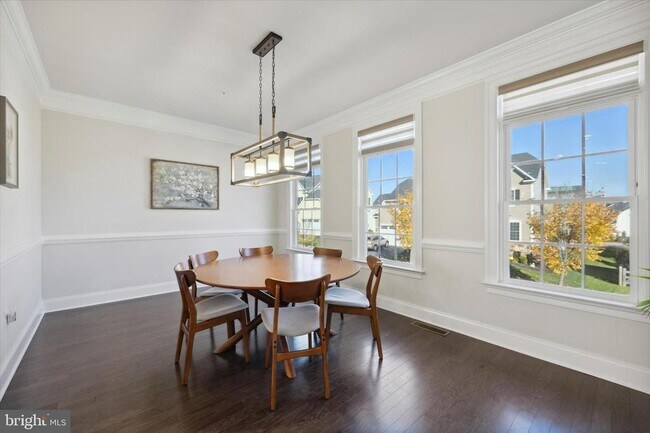 Photo - 831 Stonecliffe Rd