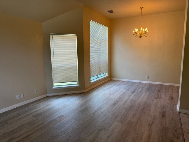 2520 Crested Heights