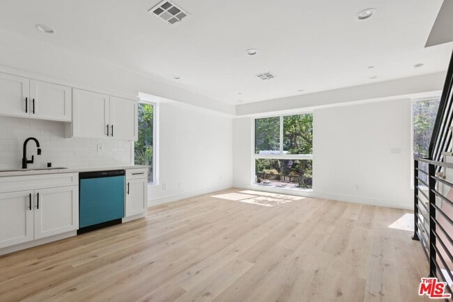 2111 Holly Dr