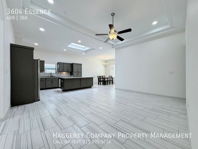 Photo - 3604 Essence-