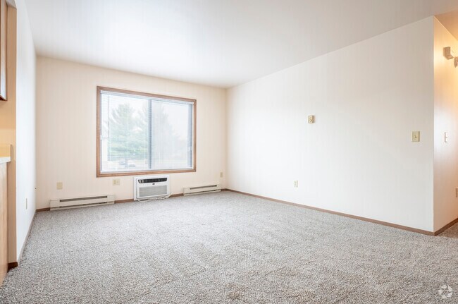 3BR, 1BA - 958SF - Living Room