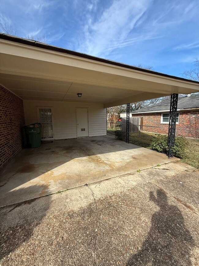 Photo - ** 3 bed 2 bath located off Vaughn Road ** Call 334-366-9198 to schedule a self tour