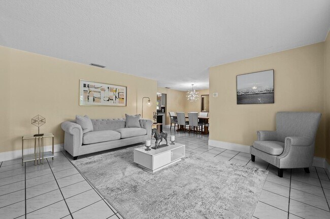 13724 Lilac Pl
