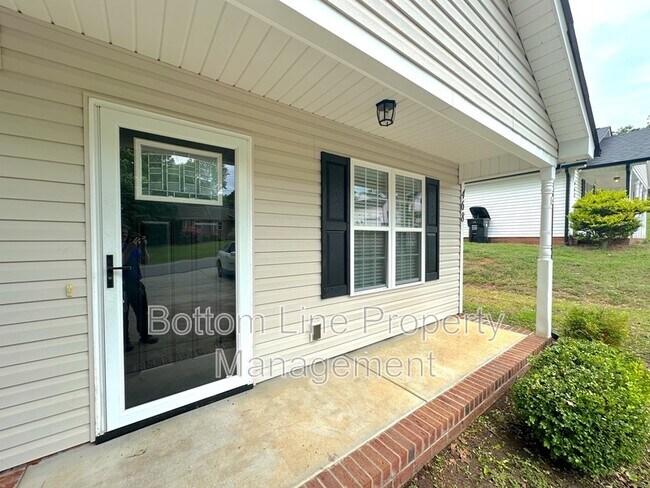 Photo - 468 Barrington Pl NW