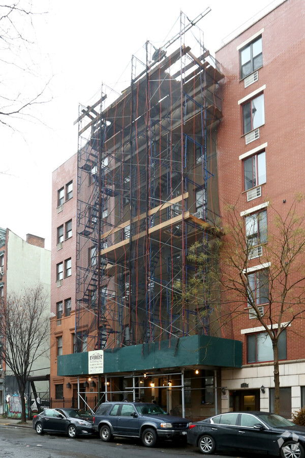 426 West 49th Street - 426 West 49th Street Apartments