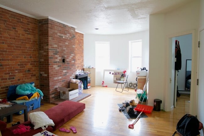 Building Photo - 620 Columbus Ave Unit 3
