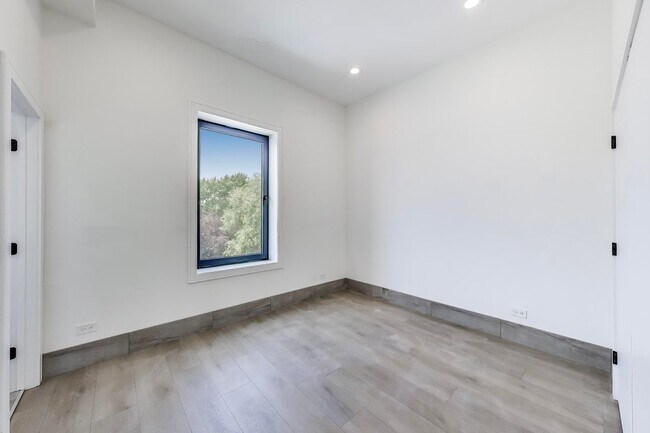 Photo - 2023 N Drake Ave