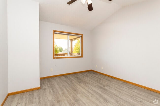 2BR, 2BA - 1,090 SF