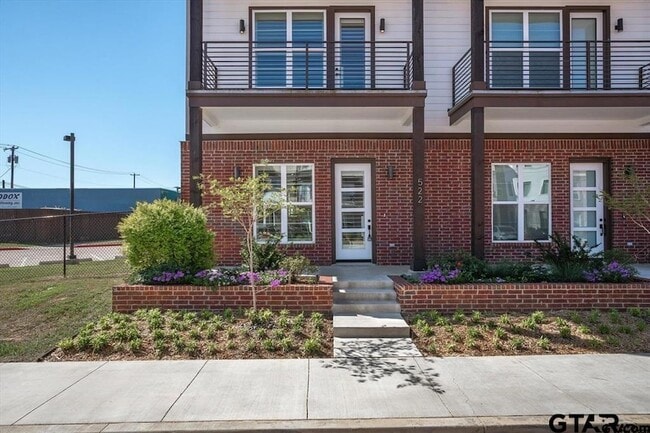 Photo - 522 W Erwin St