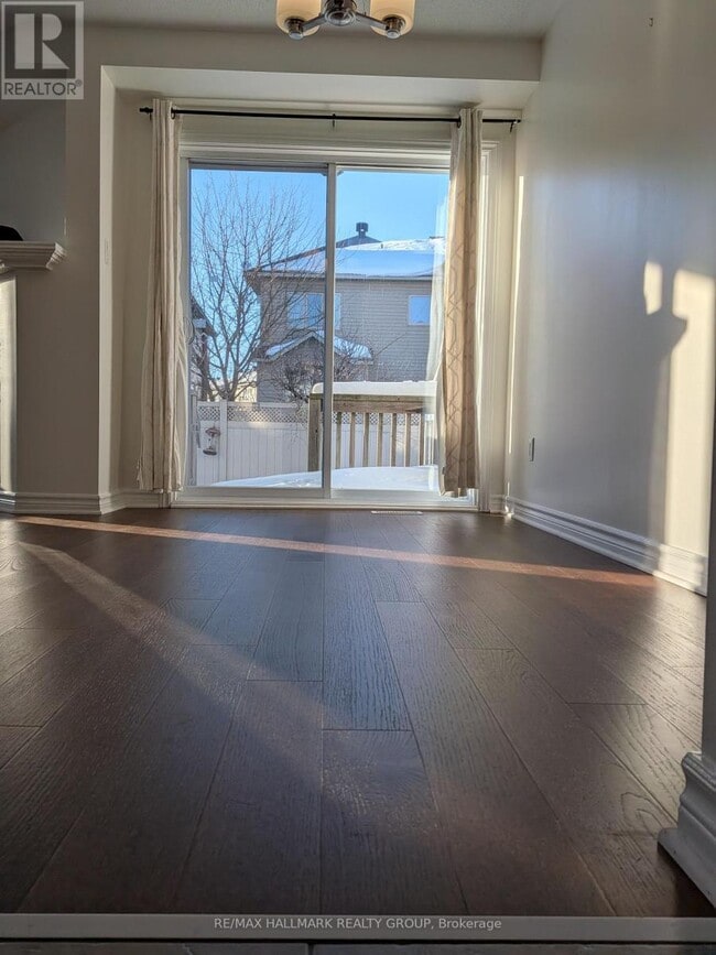 Photo - 123 Garrity Crescent