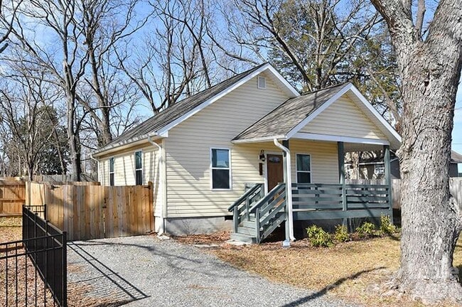 Building Photo - 746 Opal St