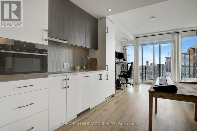 Photo - 741 King St W Unit 1710