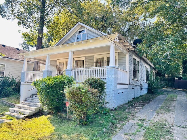 Photo - 896 Spencer St NW