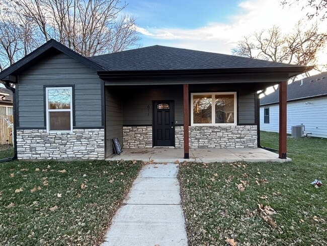 Building Photo - Stunning New Build in Central Manhattan! Available NOW!