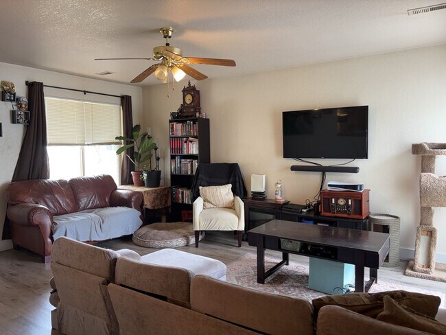 Photo - STUDENTS WELCOME! 3 Bed, 2 Bath Duplex in West Fort Collins close to Foothills
