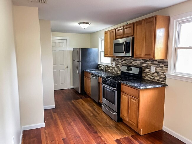 252 - 252 Apartment Unit 3