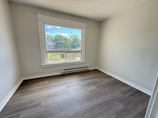 Photo - 166 Sydenham St