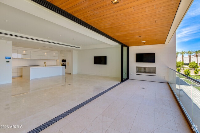 Building Photo - 6587 N Palmeraie Blvd Unit 2015 Rental
