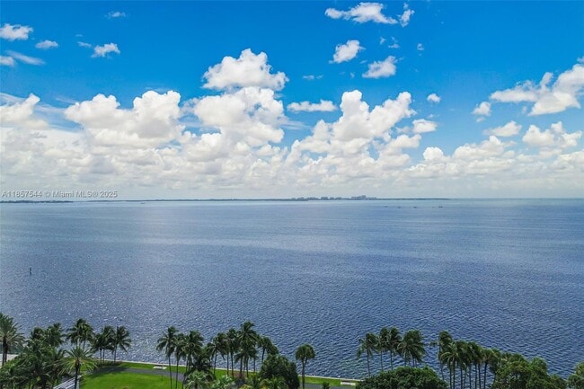 Building Photo - 2 Grove Isle Dr Unit B1501 Rental