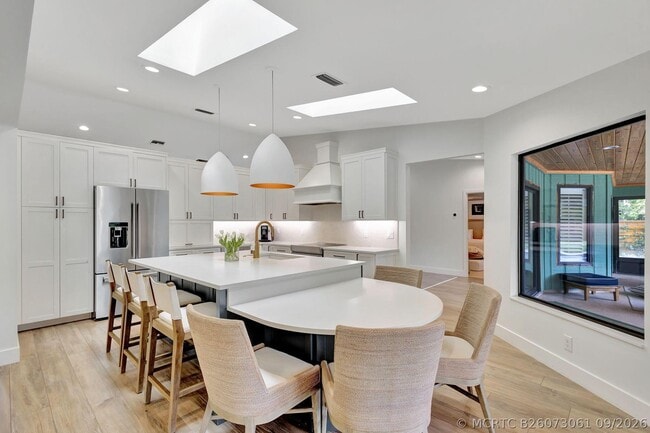 18246 River Oaks Cir