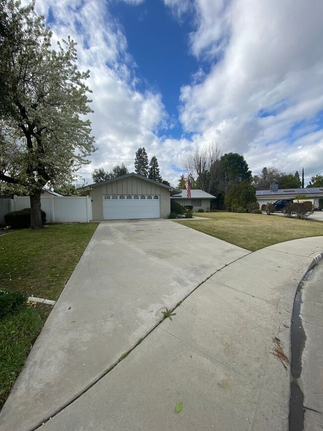 Building Photo - 55 and OLDER KERN CITY 2 BED UPDATED HOME