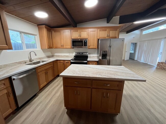 Photo - 4 Bedroom 2 Bath Home in Old Davis Near Campus