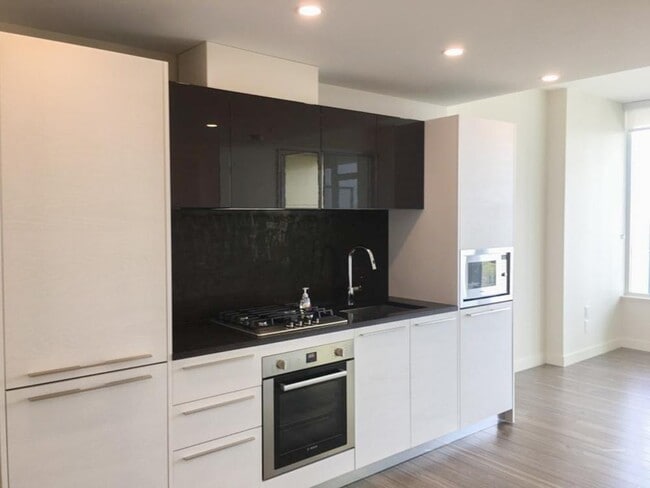 Photo - 1808-6288 Cassie Avenue Unit 1808