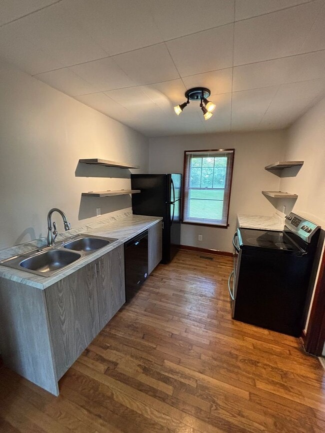 Photo - Newly Renovated!!!