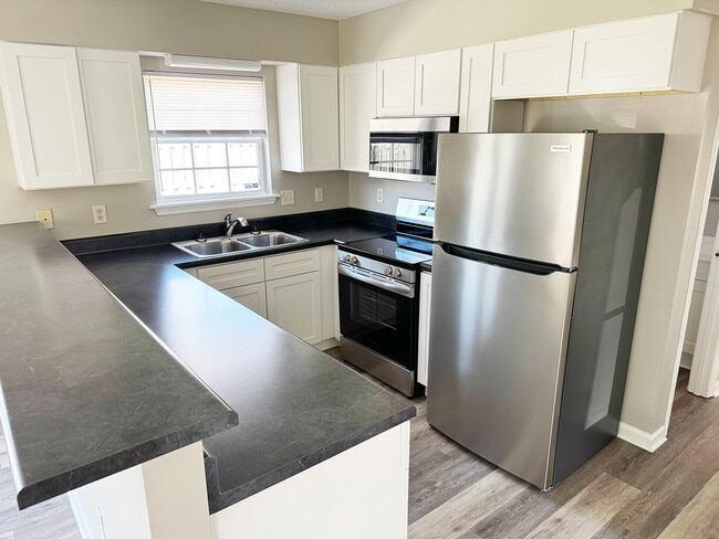 Photo - 809 Tisbury Ln