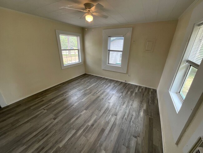 Photo - Sweet 1/1 Cottage at Hill Loop in Bonifay with Water/Sewer, Garbage, & Lawn Maintenance Included
