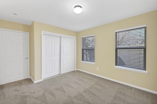 Building Photo - 915 Curry St